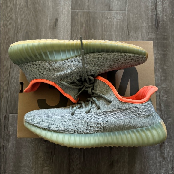 Yeezy 350 V2 Desert Sage - Picture 1 of 3